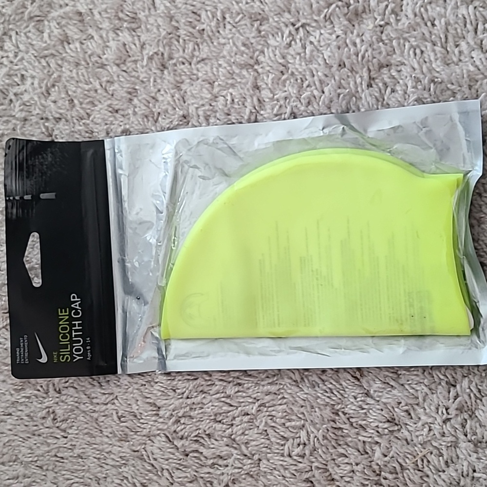 Nike silicone youth cap, age 8-14, bright yellow 🟡💛 swim cap
